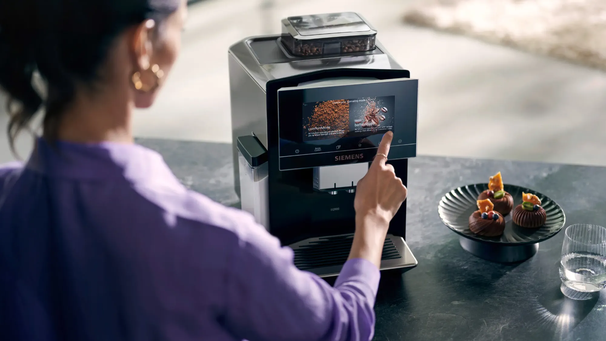 Machine à café tout-automatique EQ900 Noir TQ905R09
