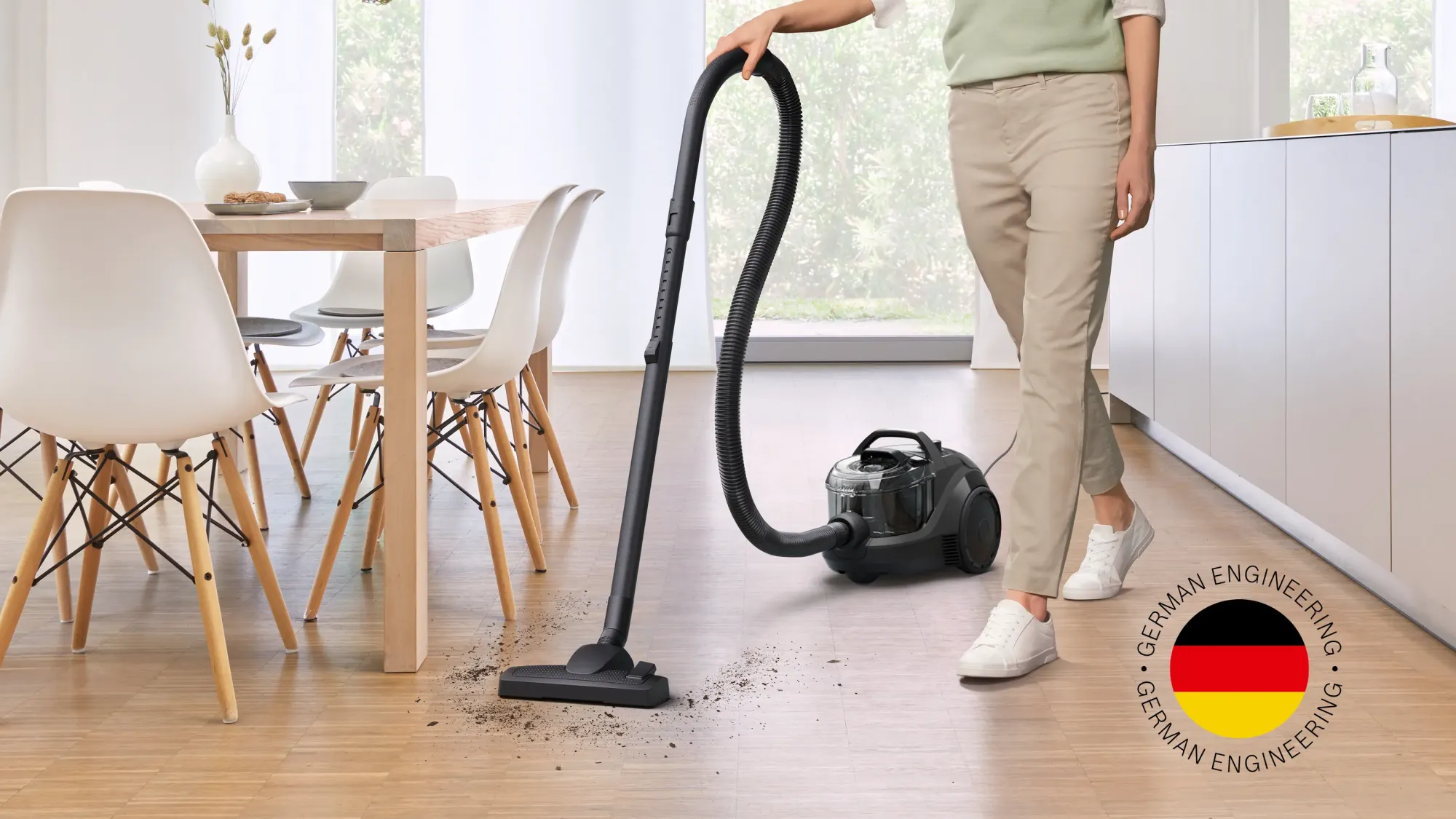 Série 4 Aspirateur sans sac Noir BGC21X300