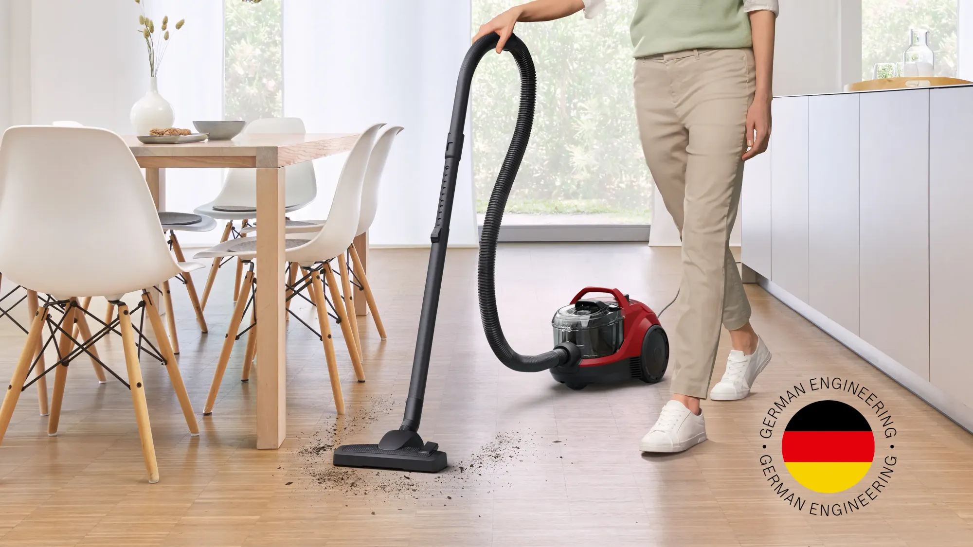 Série 4 Aspirateur sans sac Rouge BGC21X350