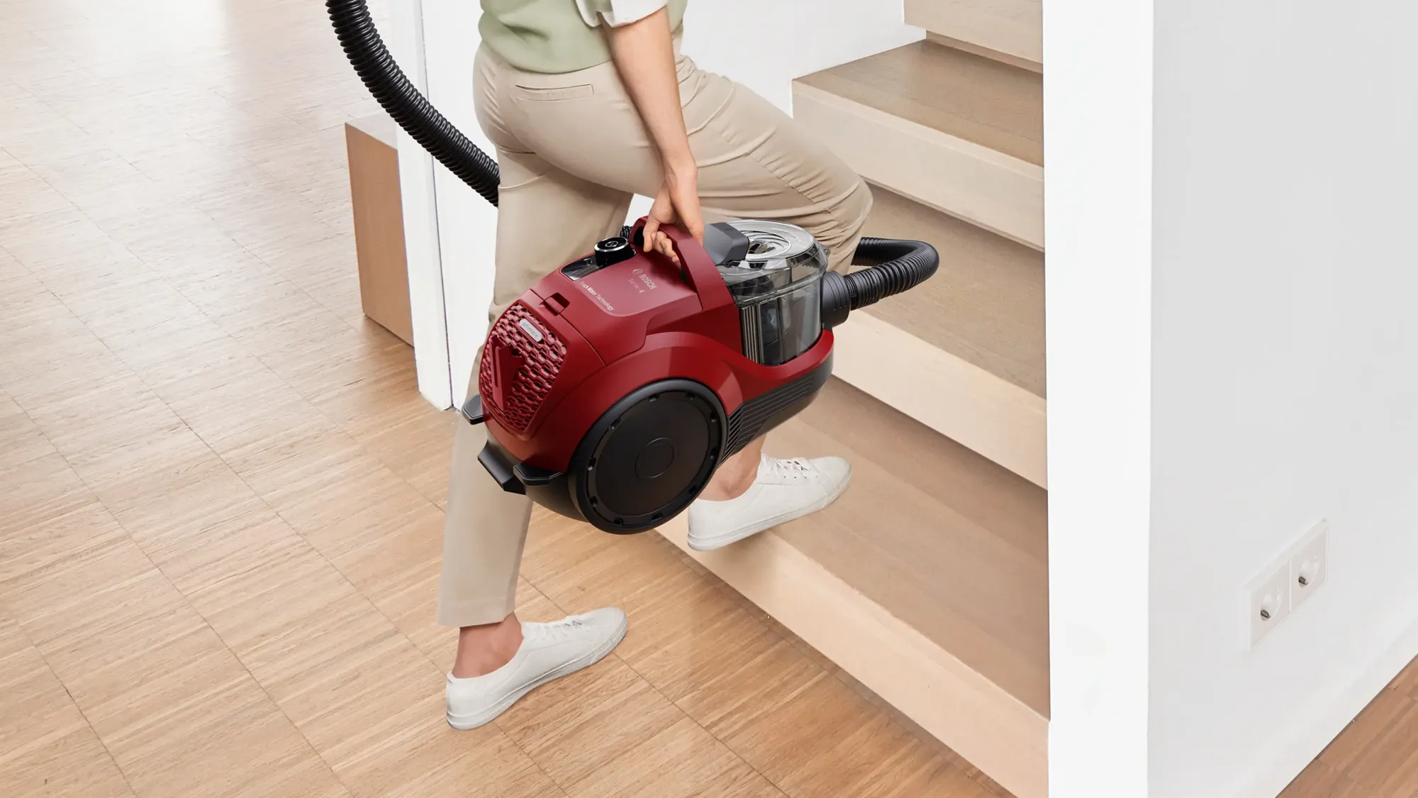 Série 4 Aspirateur sans sac Rouge BGC21X350