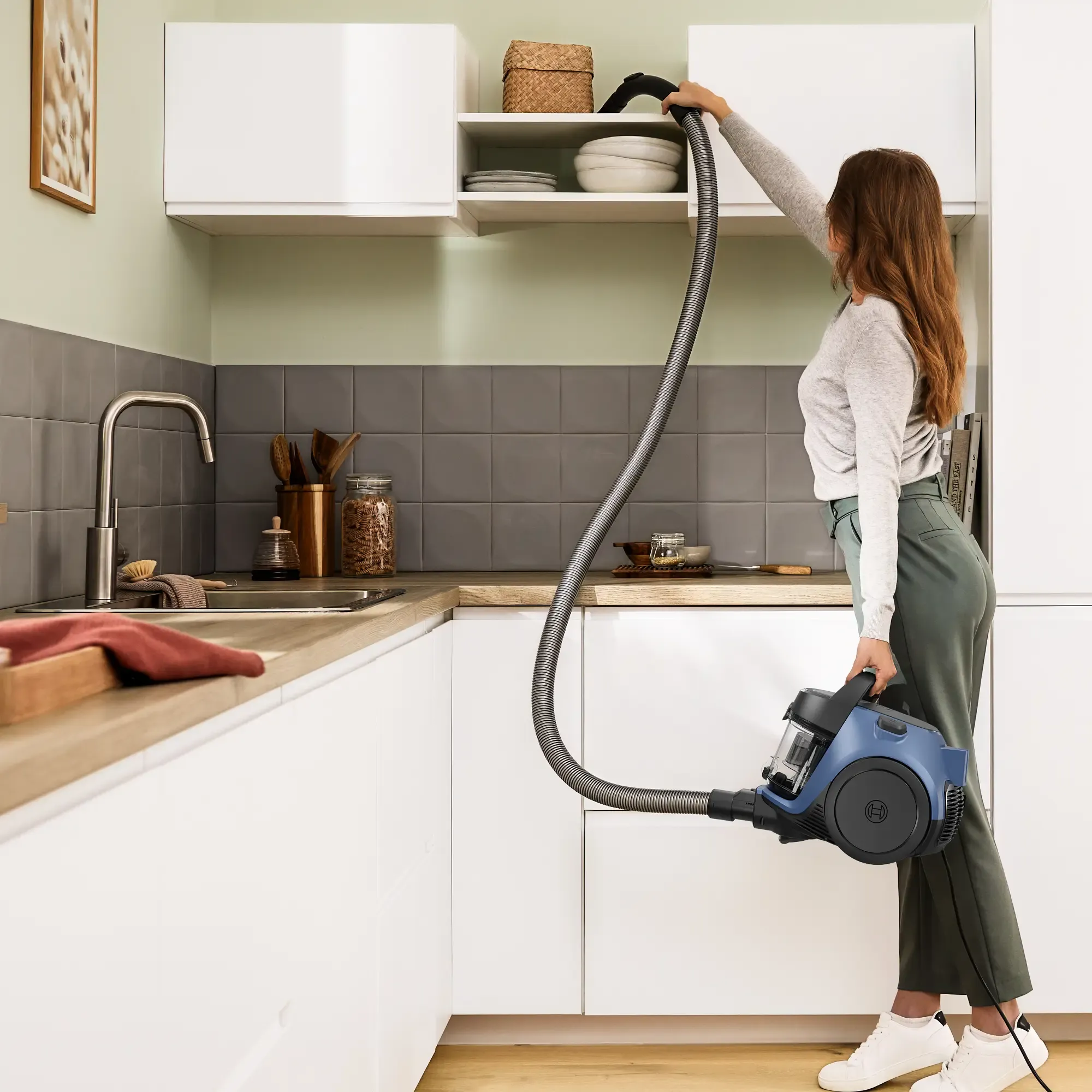 Série 2 Aspirateur sans sac Bleu BGS05AM