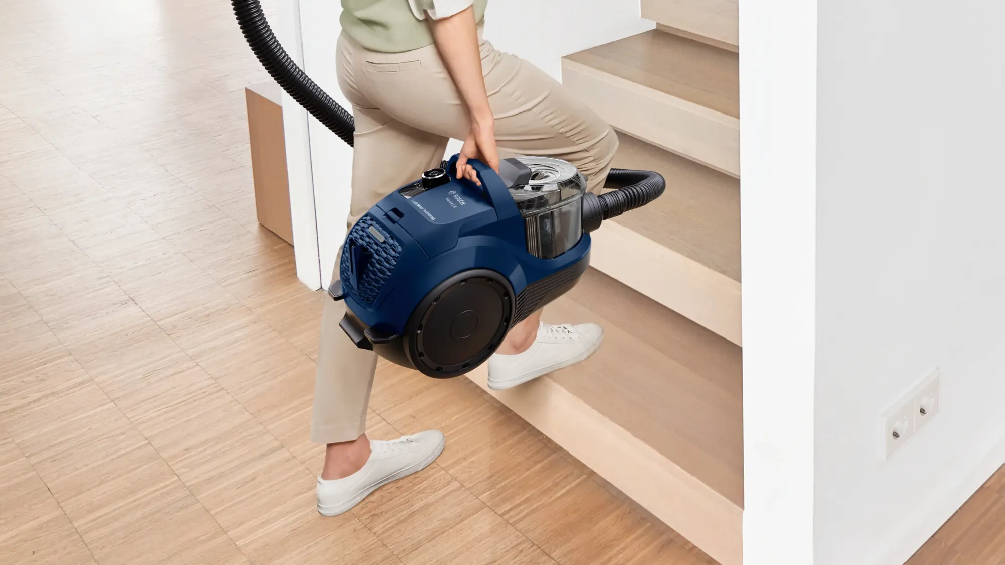 Série 4 Aspirateur sans sac Bleu BGS21X320