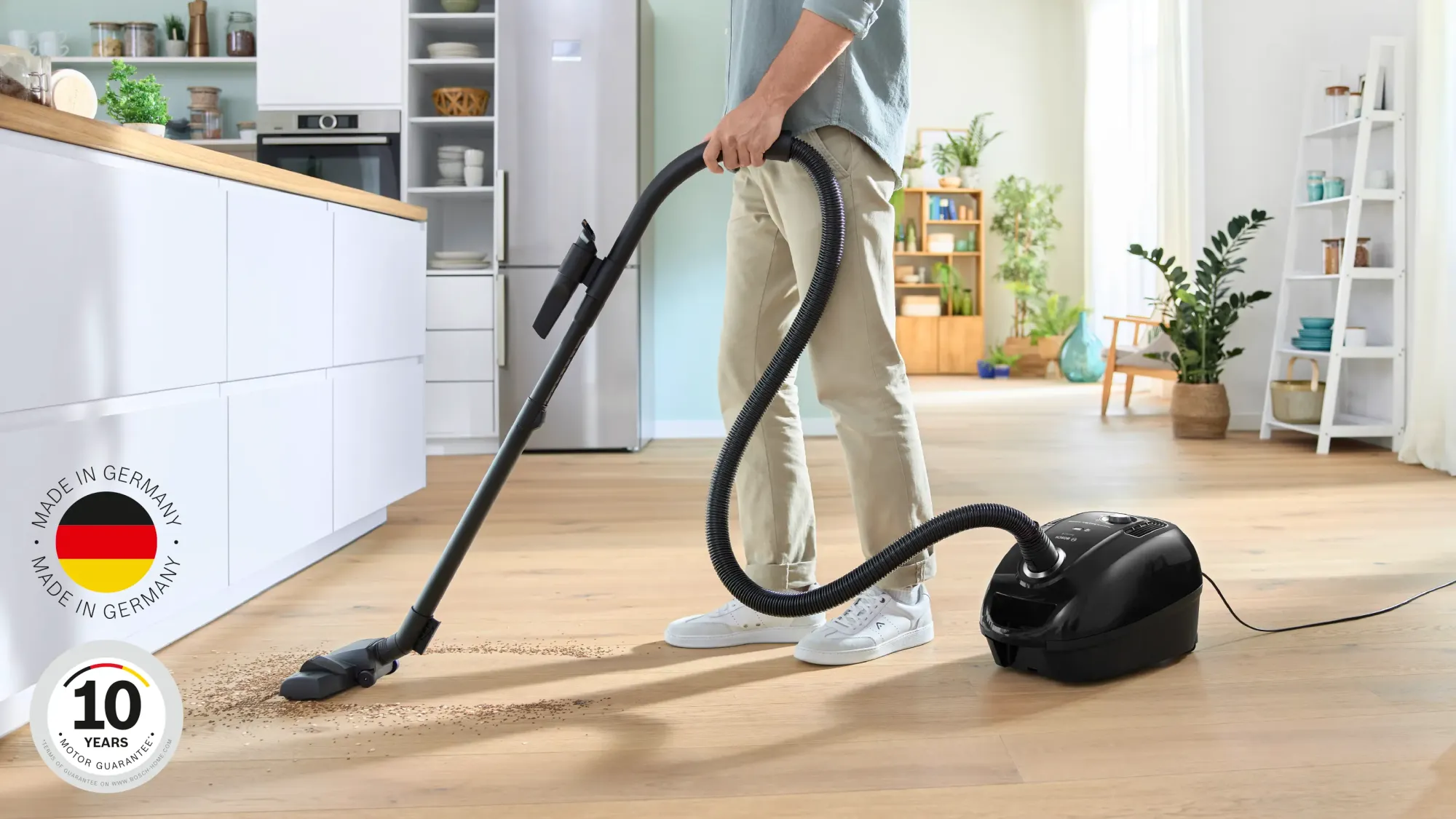 Série 4 Aspirateur avec sac Noir BGB38BA1