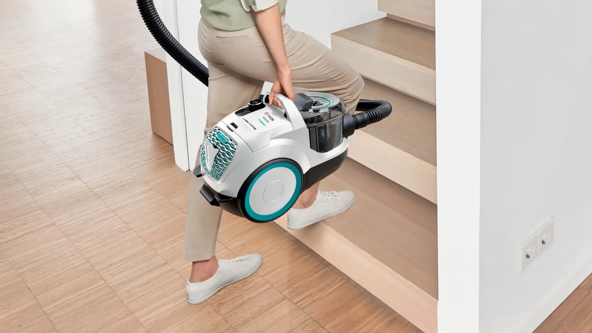 Série 4 Aspirateur sans sac ProHygienic Blanc BGC21HYG1