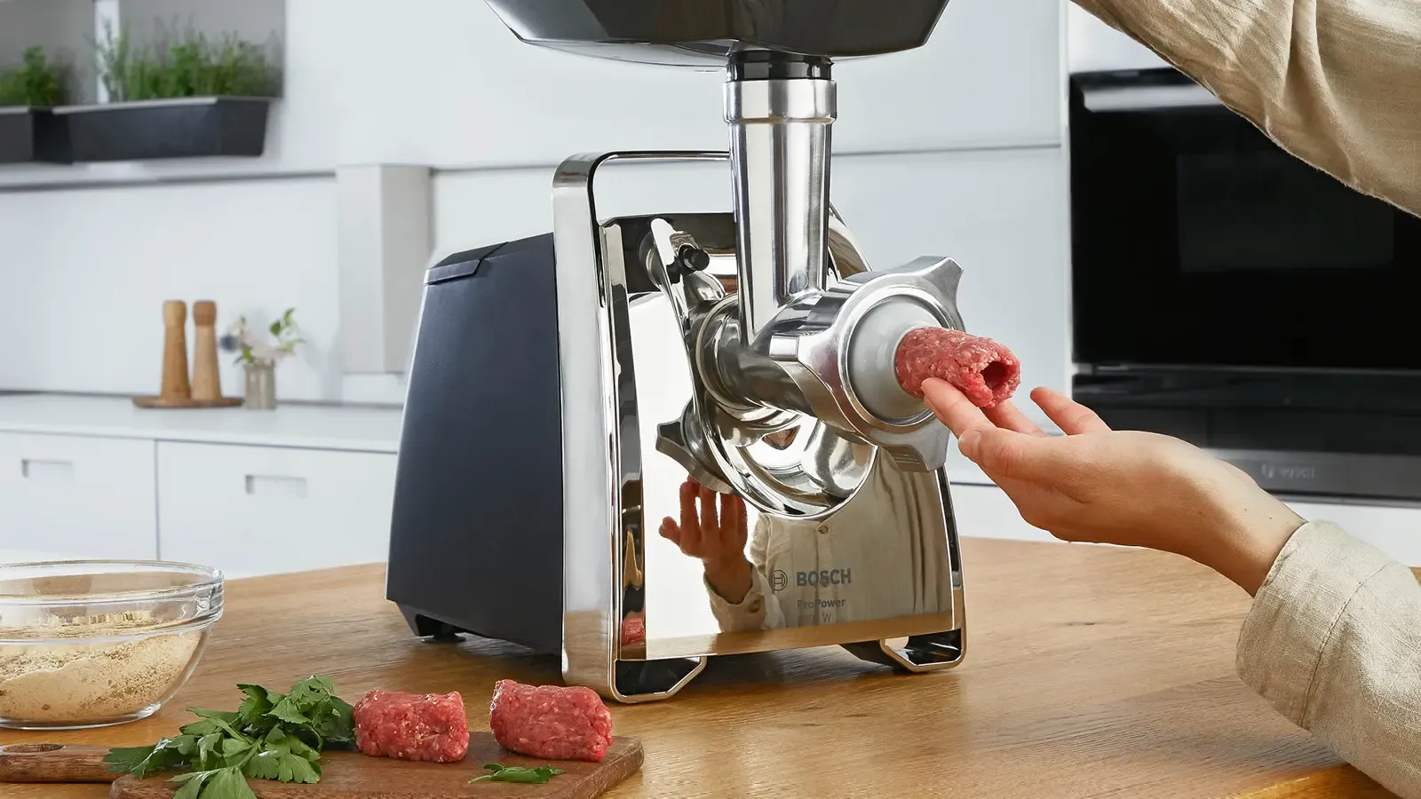 Hachoir à viande ProPower 2000 W Noir, chromé MFW67440